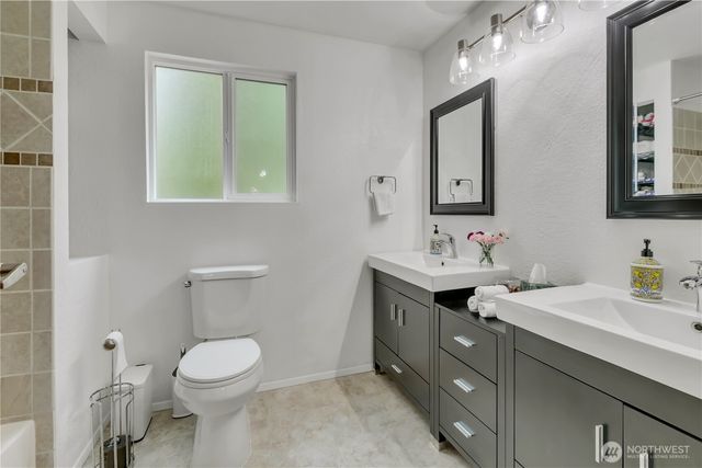 17536 201st Avenue NE, Woodinville, WA 98077
