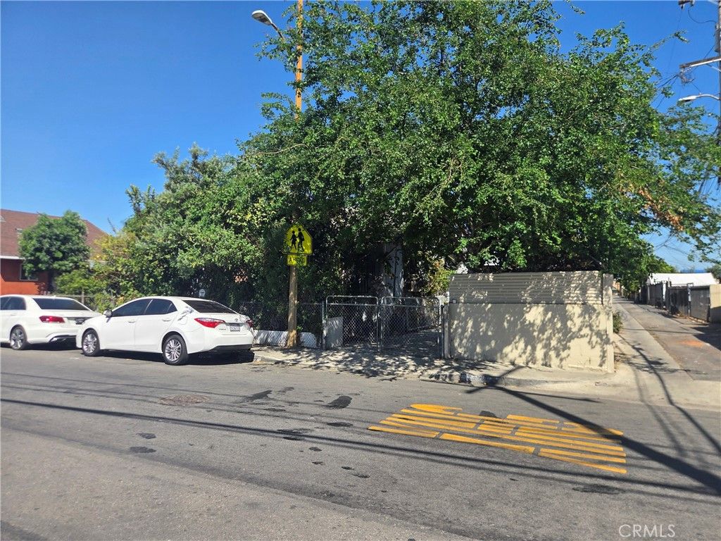 7500 Crockett, Los Angeles, CA 90001 — exterior