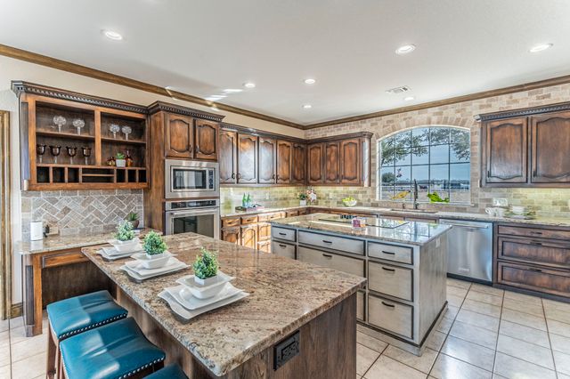 13507 Friendship Road, Pilot Point, TX 76258