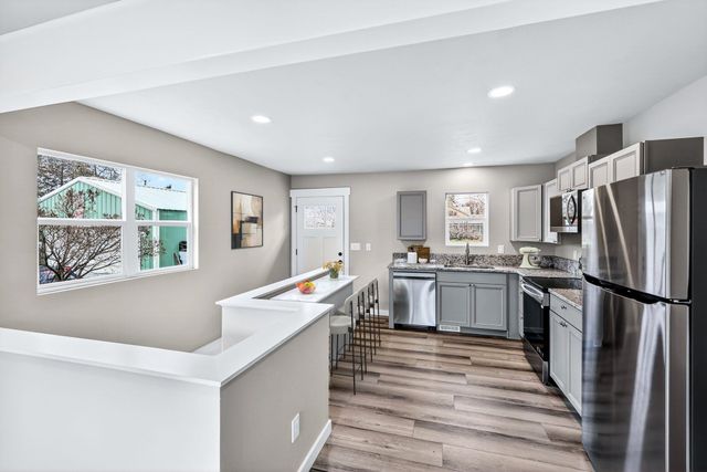 915 E 34th Ave, Spokane, WA 99203