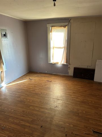 212 Sycamore Street, Hillsboro, TX 76645