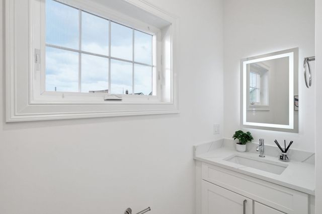 66 Tileston St 8, Everett, MA 02149
