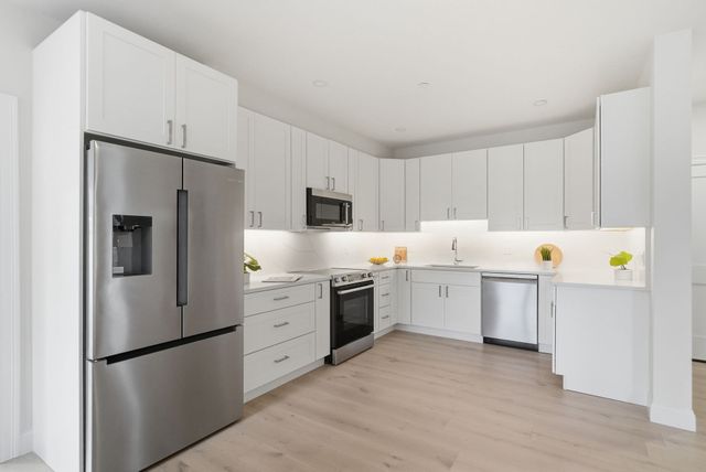 66 Tileston St 8, Everett, MA 02149