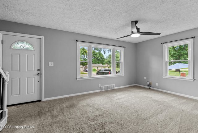 1301 Cherry Hill Ct, Louisville, KY 40229