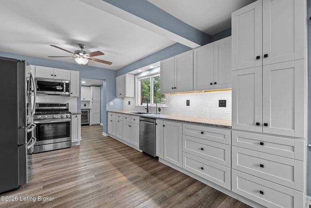 1301 Cherry Hill Ct, Louisville, KY 40229