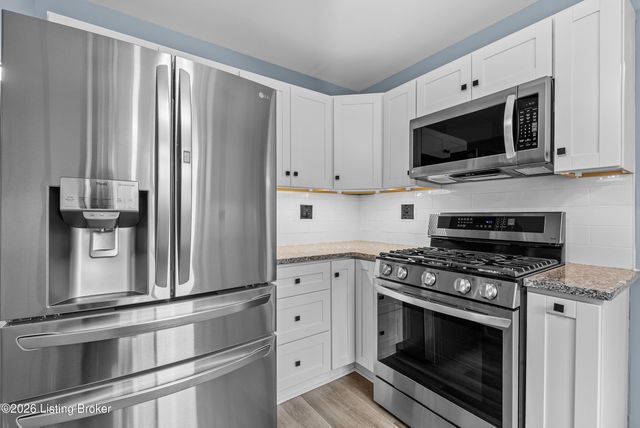 1301 Cherry Hill Ct, Louisville, KY 40229