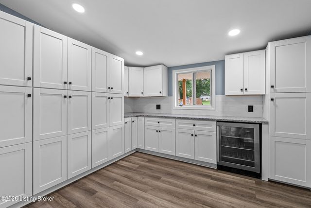 1301 Cherry Hill Ct, Louisville, KY 40229