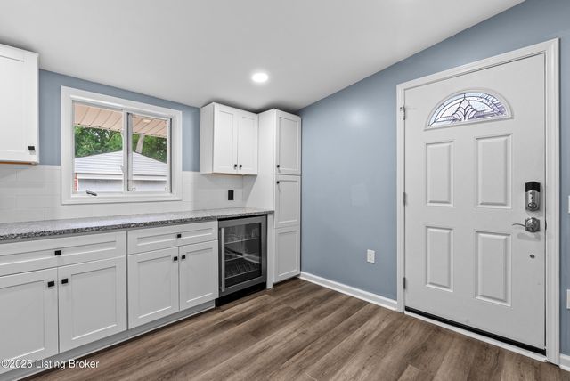 1301 Cherry Hill Ct, Louisville, KY 40229