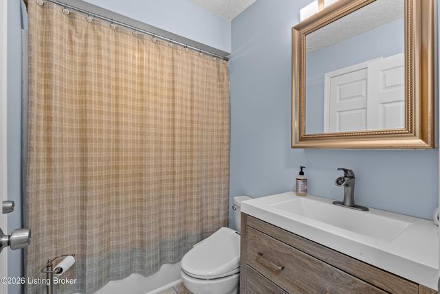 1301 Cherry Hill Ct, Louisville, KY 40229