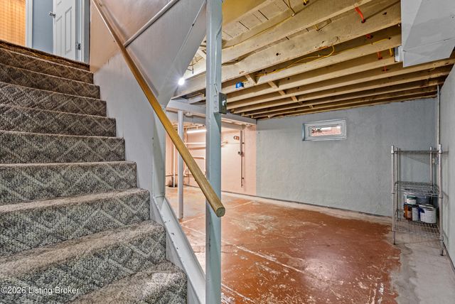 1301 Cherry Hill Ct, Louisville, KY 40229
