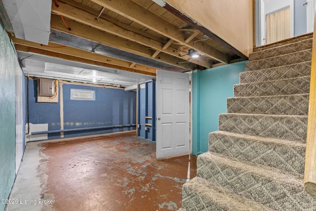 1301 Cherry Hill Ct, Louisville, KY 40229