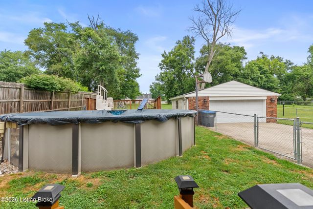1301 Cherry Hill Ct, Louisville, KY 40229