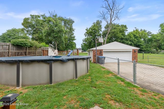 1301 Cherry Hill Ct, Louisville, KY 40229