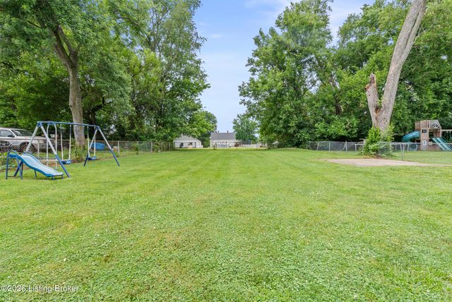 1301 Cherry Hill Ct, Louisville, KY 40229