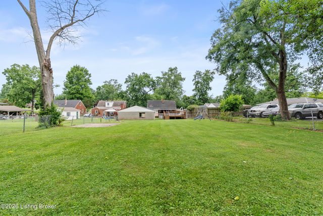 1301 Cherry Hill Ct, Louisville, KY 40229