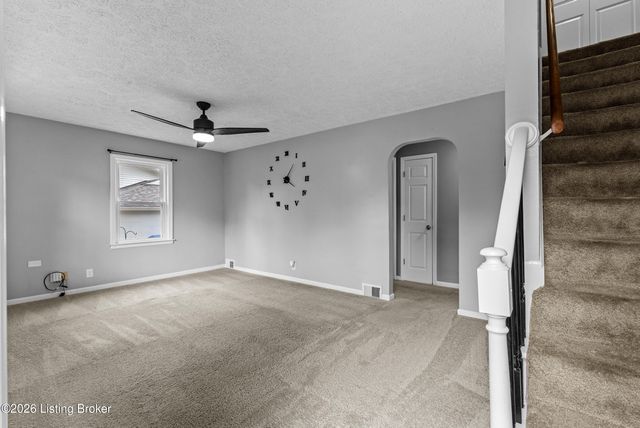 1301 Cherry Hill Ct, Louisville, KY 40229