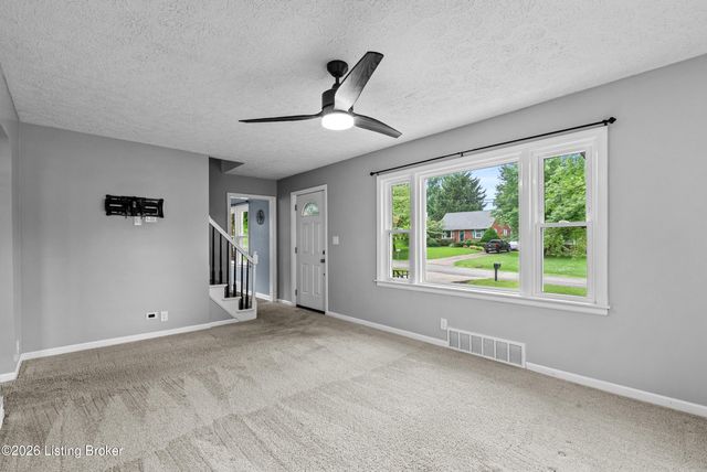 1301 Cherry Hill Ct, Louisville, KY 40229