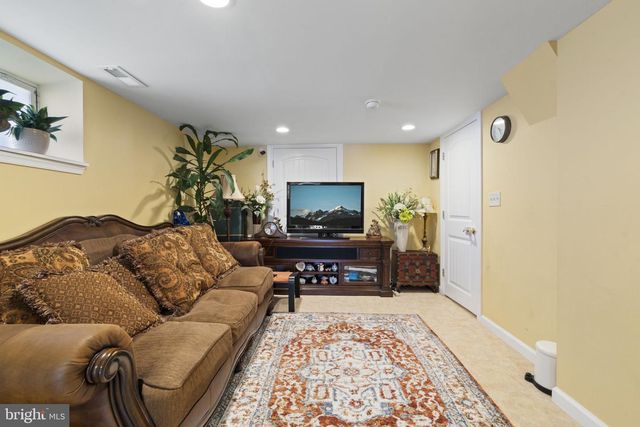 112 WOODLAWN AVE, Willow Grove, PA 19090