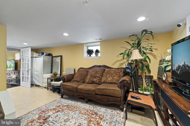 112 WOODLAWN AVE, Willow Grove, PA 19090