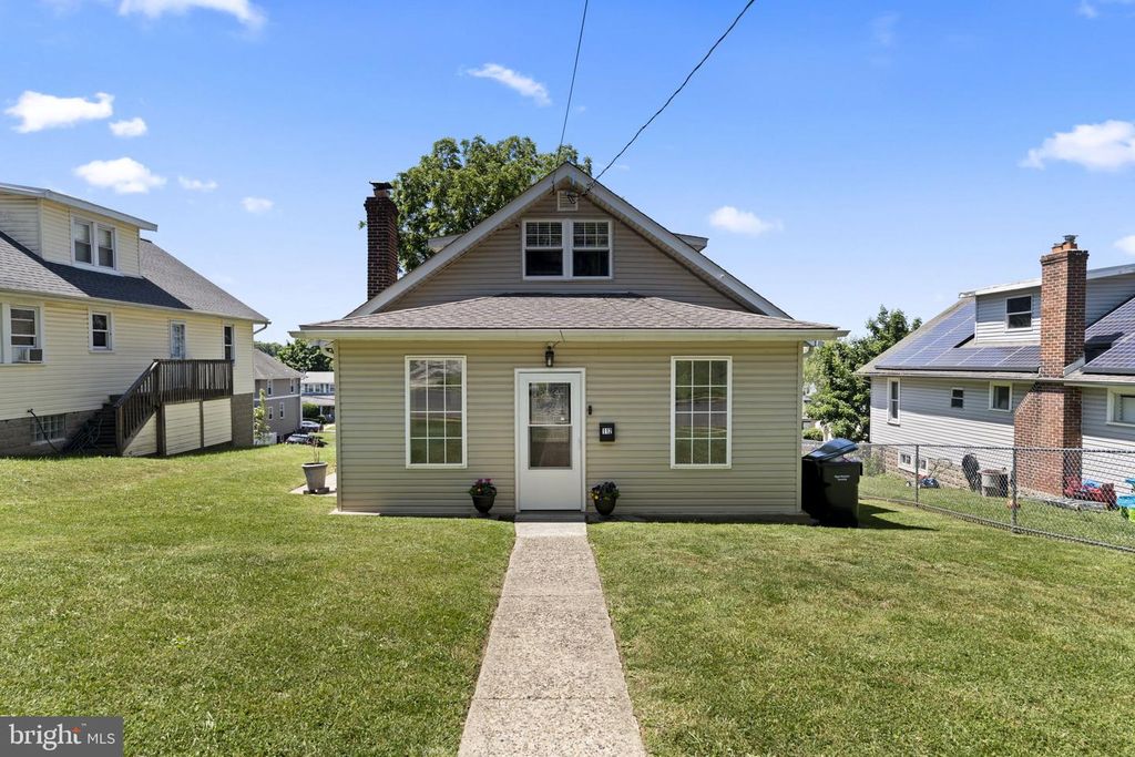 112 WOODLAWN AVE, Willow Grove, PA 19090