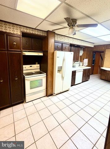 337 S 6TH ST, Chambersburg, PA 17201