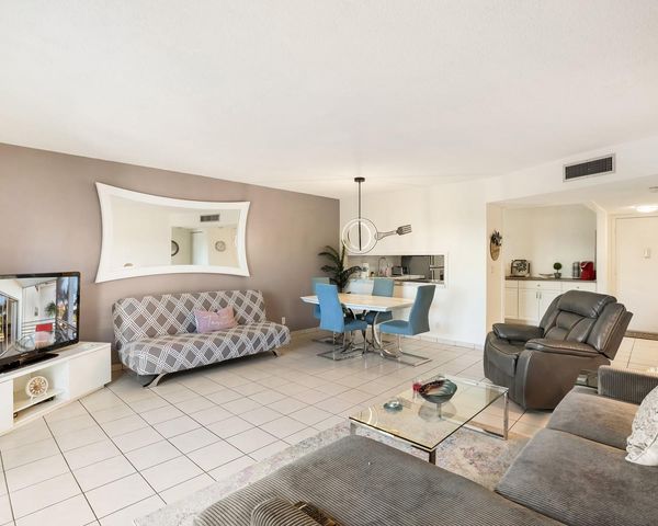 4770 NW 21st Street 305, Lauderhill, FL 33313