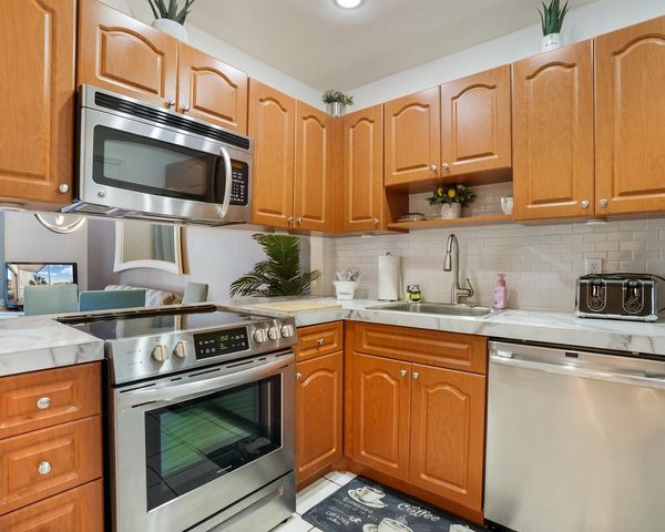 4770 NW 21st Street 305, Lauderhill, FL 33313