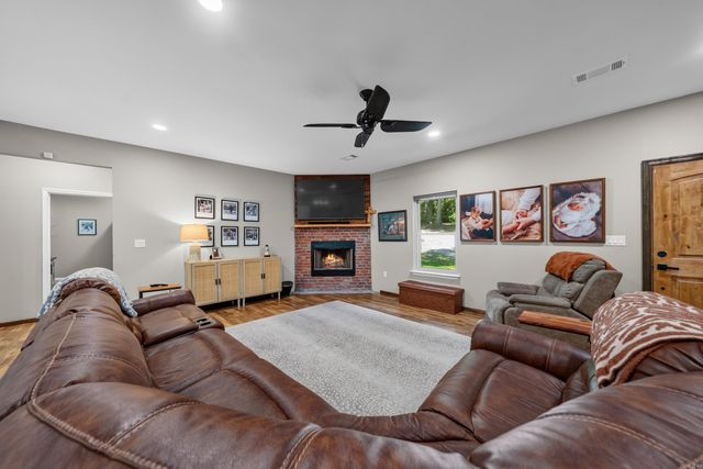 914 Oakgrove Rd Road, Royal, AR 71968