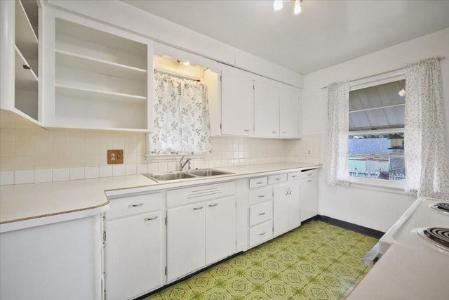 4908 N LEE St, Spokane, WA 99207