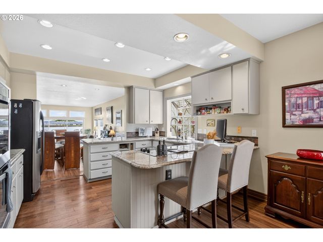 6903 Se RIVERSIDE Dr 6, Vancouver, WA 98664