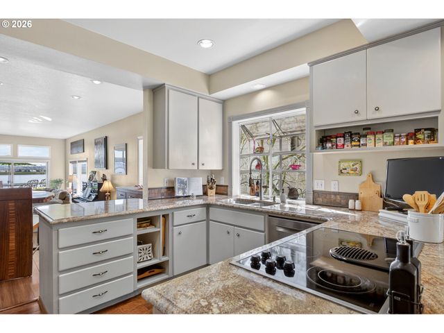 6903 Se RIVERSIDE Dr 6, Vancouver, WA 98664