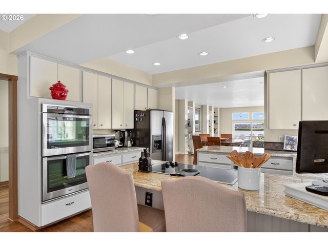 6903 Se RIVERSIDE Dr 6, Vancouver, WA 98664