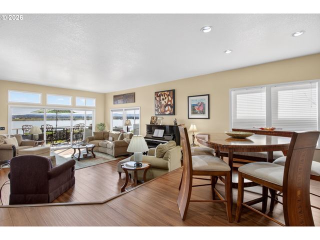 6903 Se RIVERSIDE Dr 6, Vancouver, WA 98664