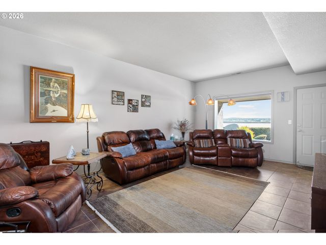 6903 Se RIVERSIDE Dr 6, Vancouver, WA 98664