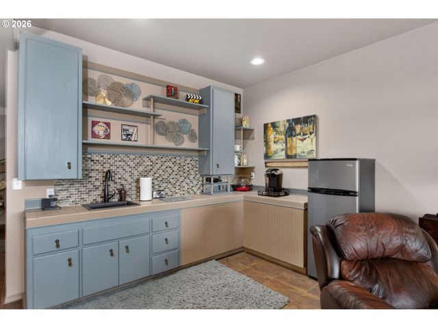 6903 Se RIVERSIDE Dr 6, Vancouver, WA 98664