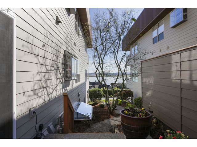 6903 Se RIVERSIDE Dr 6, Vancouver, WA 98664