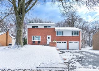 521 Saint Andrews Dr, Hempfield Twp, PA 15601