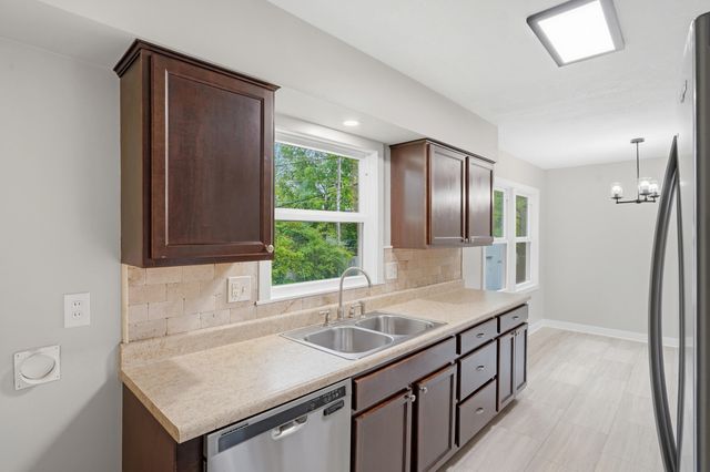 408 LOCH LN, Columbia, MO 65203