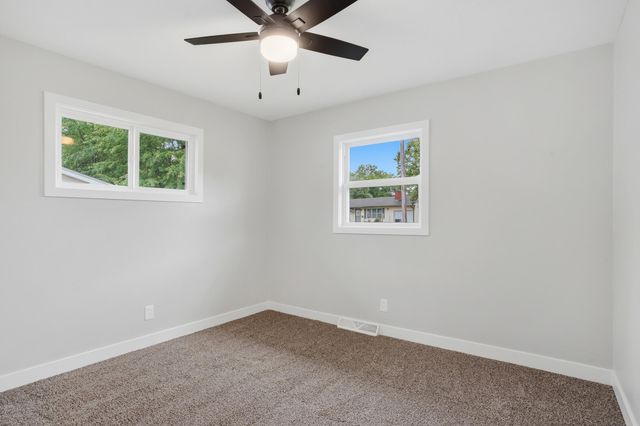408 LOCH LN, Columbia, MO 65203