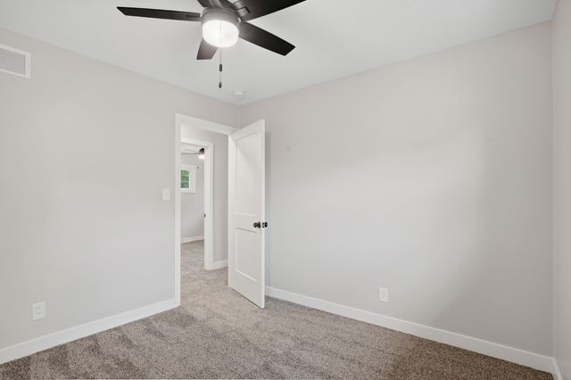 408 LOCH LN, Columbia, MO 65203