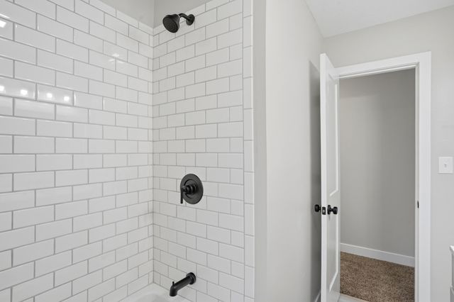 408 LOCH LN, Columbia, MO 65203