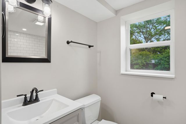 408 LOCH LN, Columbia, MO 65203