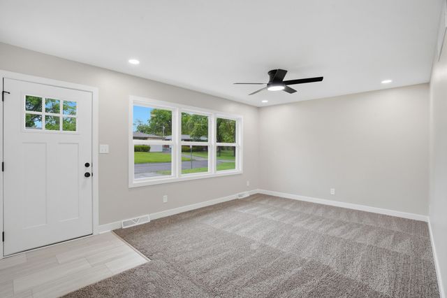 408 LOCH LN, Columbia, MO 65203