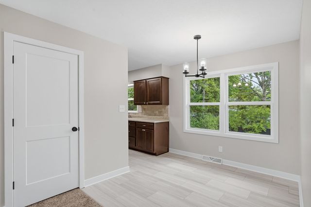 408 LOCH LN, Columbia, MO 65203