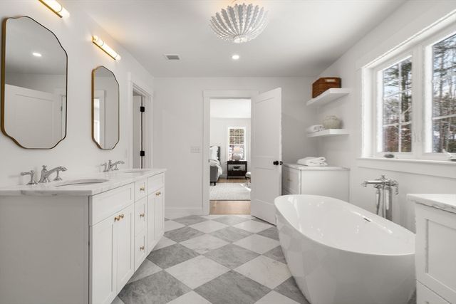 74 Teakettle Ln, Duxbury, MA 02332