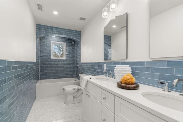 74 Teakettle Ln, Duxbury, MA 02332