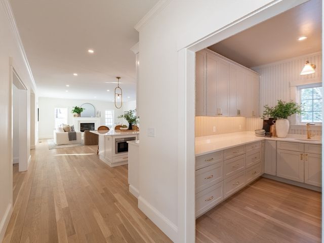 74 Teakettle Ln, Duxbury, MA 02332