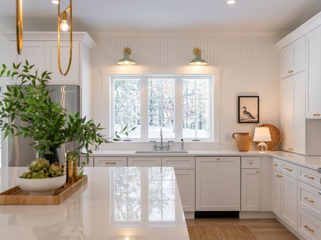 74 Teakettle Ln, Duxbury, MA 02332