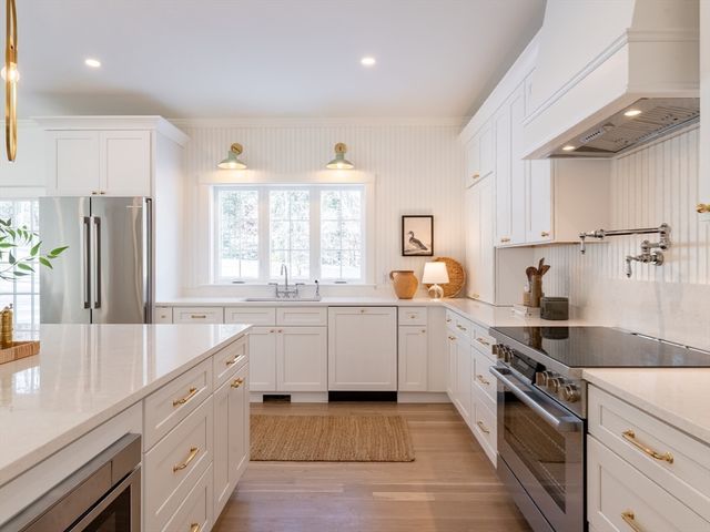 74 Teakettle Ln, Duxbury, MA 02332