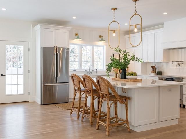 74 Teakettle Ln, Duxbury, MA 02332